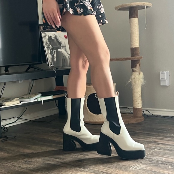 Faux Leather High Platform Chelsea Boots - Picture 3 of 3